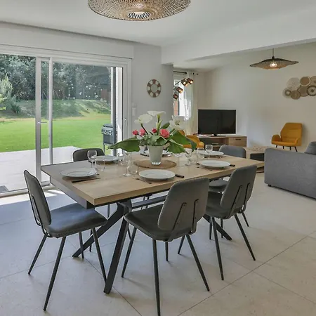 Familiale Proche Plage&forêt Avec Piscine Privée à Sur Villa